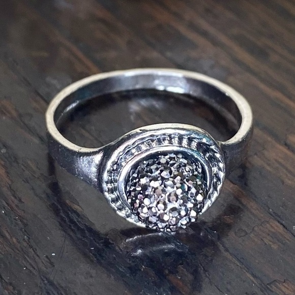 Sparkly Crystal Stone Ring - Picture 3 of 14